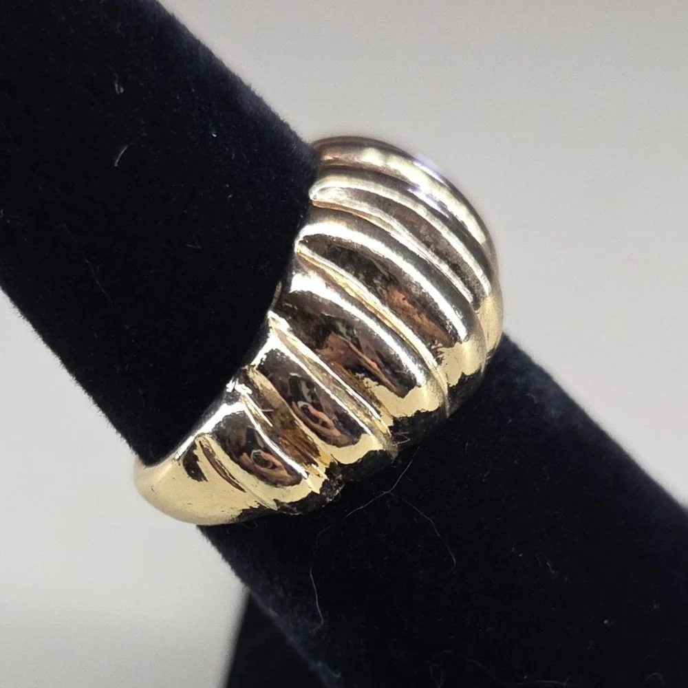 Gold Tone Ribbed Dome Ring Size 6.5 Croissant Statement‎ Band
